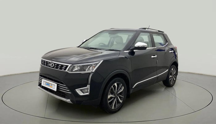 2021 Mahindra XUV300 W8 (O) 1.2 PETROL, Petrol, Manual, 29,918 km, Left Front Diagonal