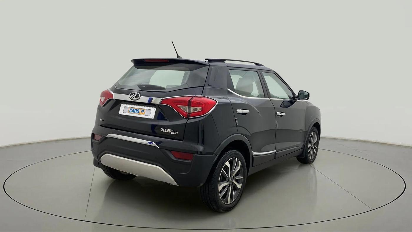 2021 Mahindra XUV300 W8 (O) 1.2 PETROL, Petrol, Manual, 29,918 km, Right Back Diagonal