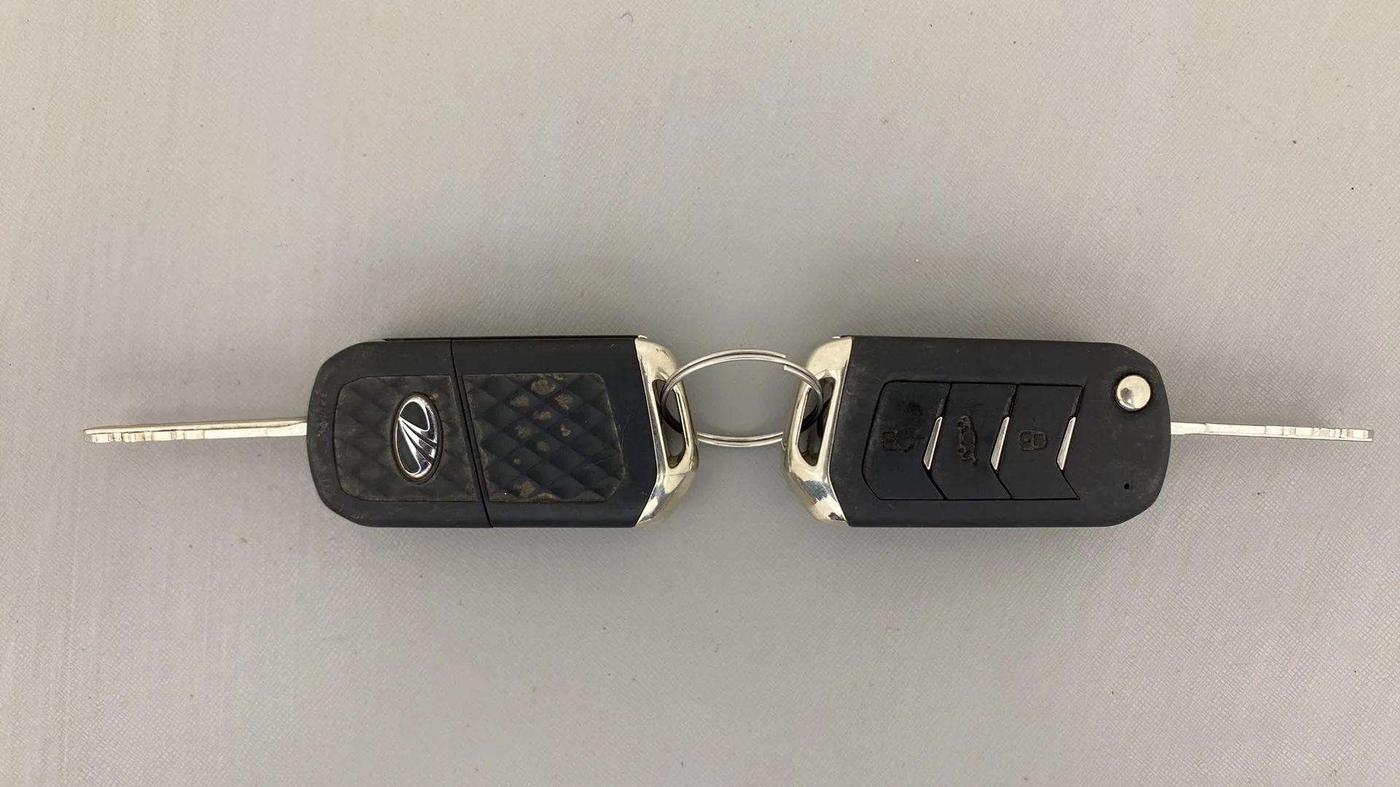 2021 Mahindra XUV300 W8 (O) 1.2 PETROL, Petrol, Manual, 29,918 km, Key Close Up