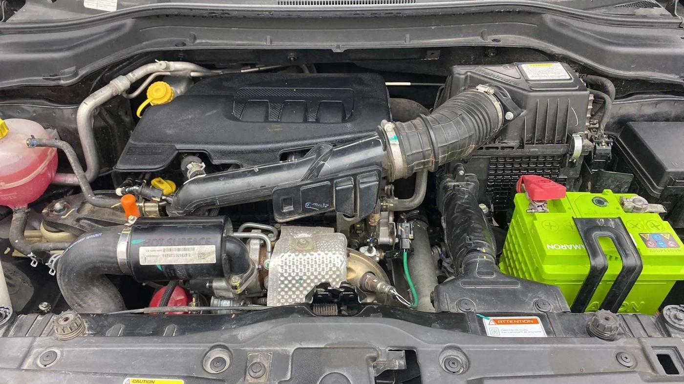 2021 Mahindra XUV300 W8 (O) 1.2 PETROL, Petrol, Manual, 29,918 km, Open Bonet