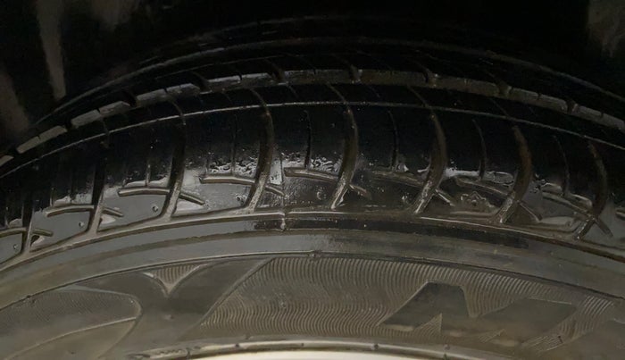 2018 Maruti Ciaz ZETA 1.5 SHVS MT PETROL, Petrol, Manual, 8,361 km, Left Rear Tyre Tread