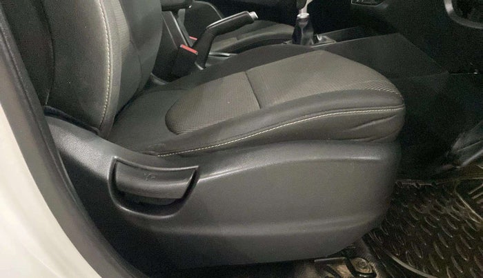 2017 Hyundai Creta E 1.6 PETROL, Petrol, Manual, 61,780 km, Driver Side Adjustment Panel