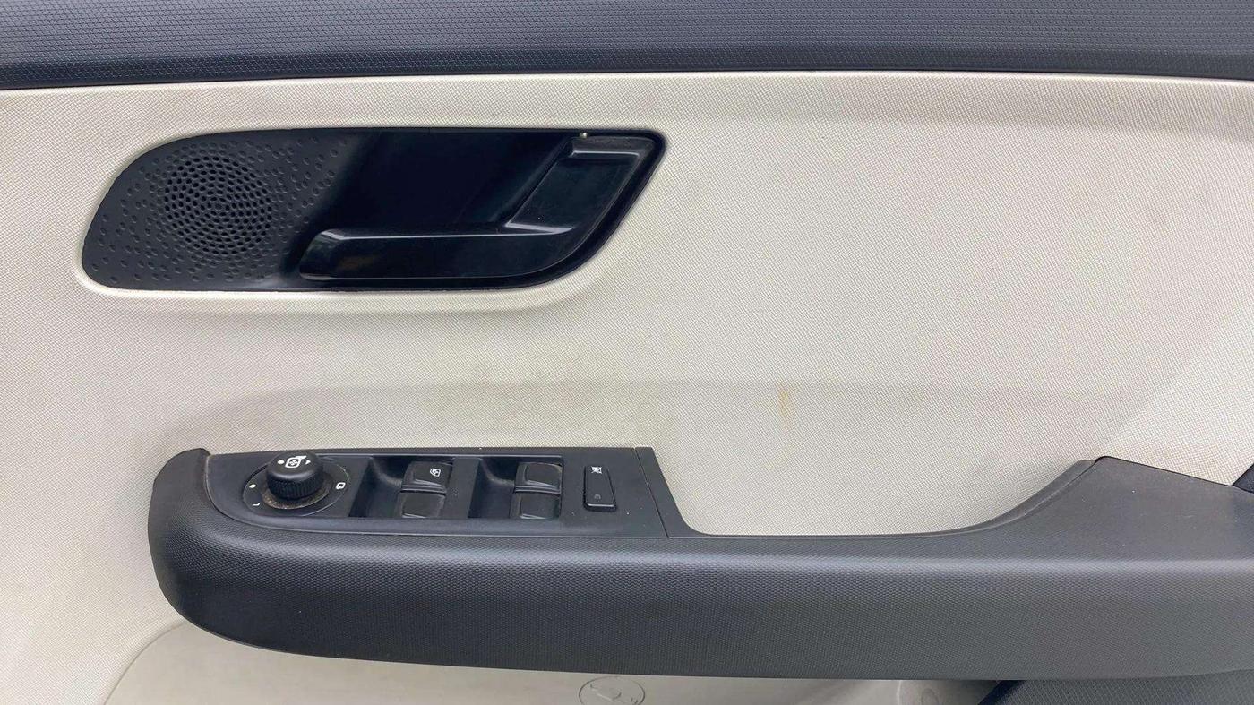 2023 Tata ALTROZ XM PLUS PETROL, Petrol, Manual, 43,303 km, Driver Side Door Panels Control