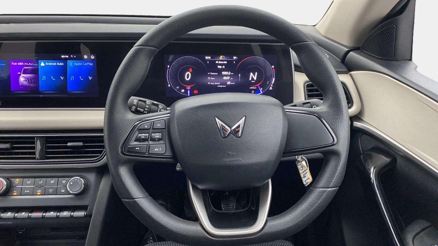 2022 Mahindra XUV700 AX 5 P MT 7 STR, Petrol, Manual, 21,580 km, Steering Wheel Close Up