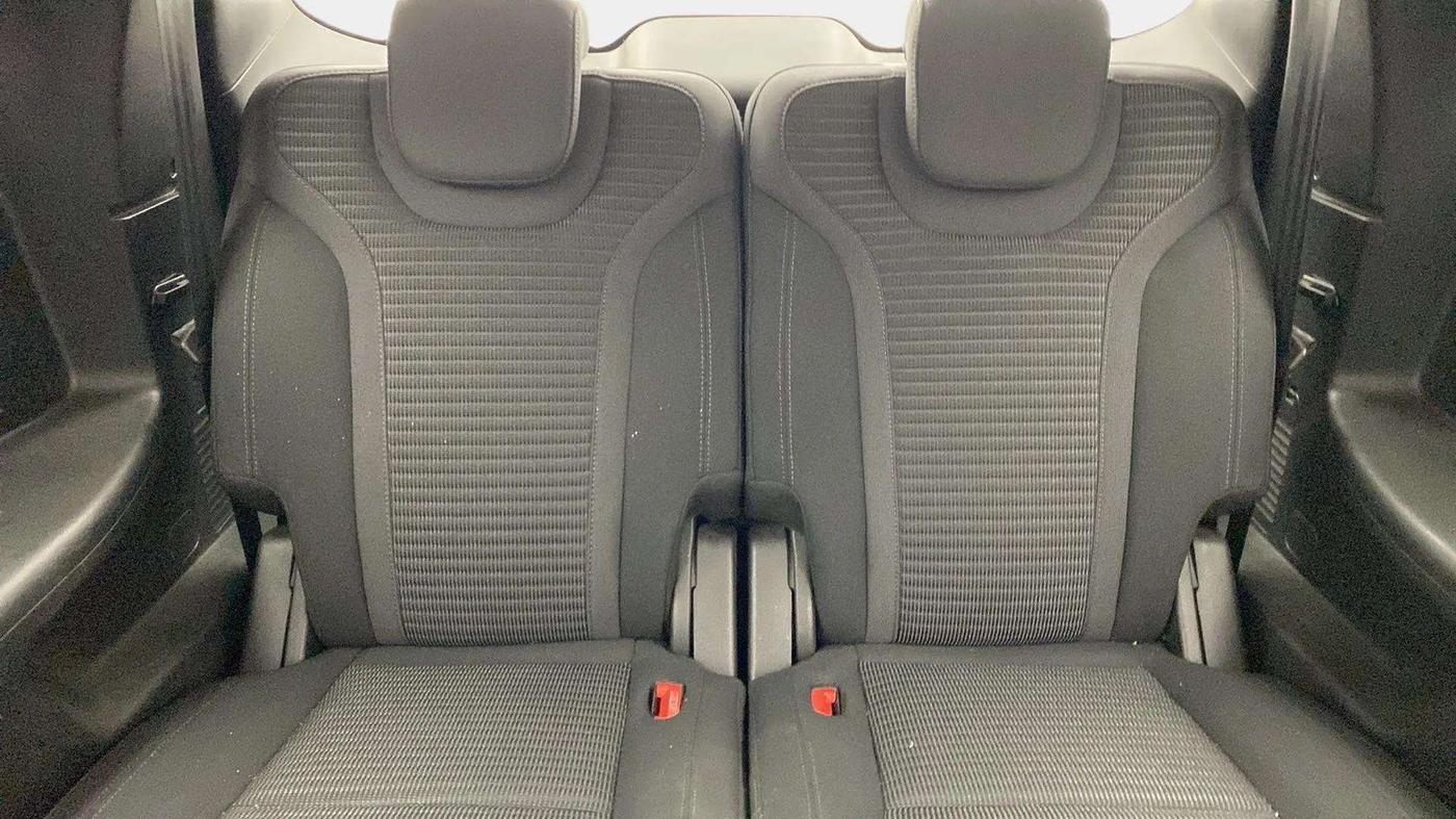 2022 Mahindra XUV700 AX 5 P MT 7 STR, Petrol, Manual, 21,580 km, Third Seat Row ( optional )
