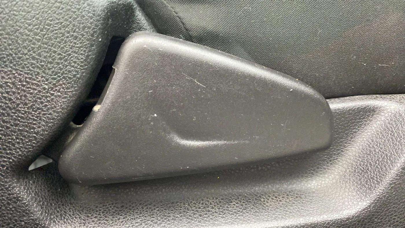 2019 Renault Kwid RXT 1.0 AMT (O), Petrol, Automatic, 41,245 km, Driver Side Adjustment Panel