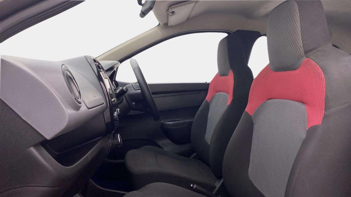 2019 Renault Kwid RXT 1.0 AMT (O), Petrol, Automatic, 41,245 km, Right Side Front Door Cabin