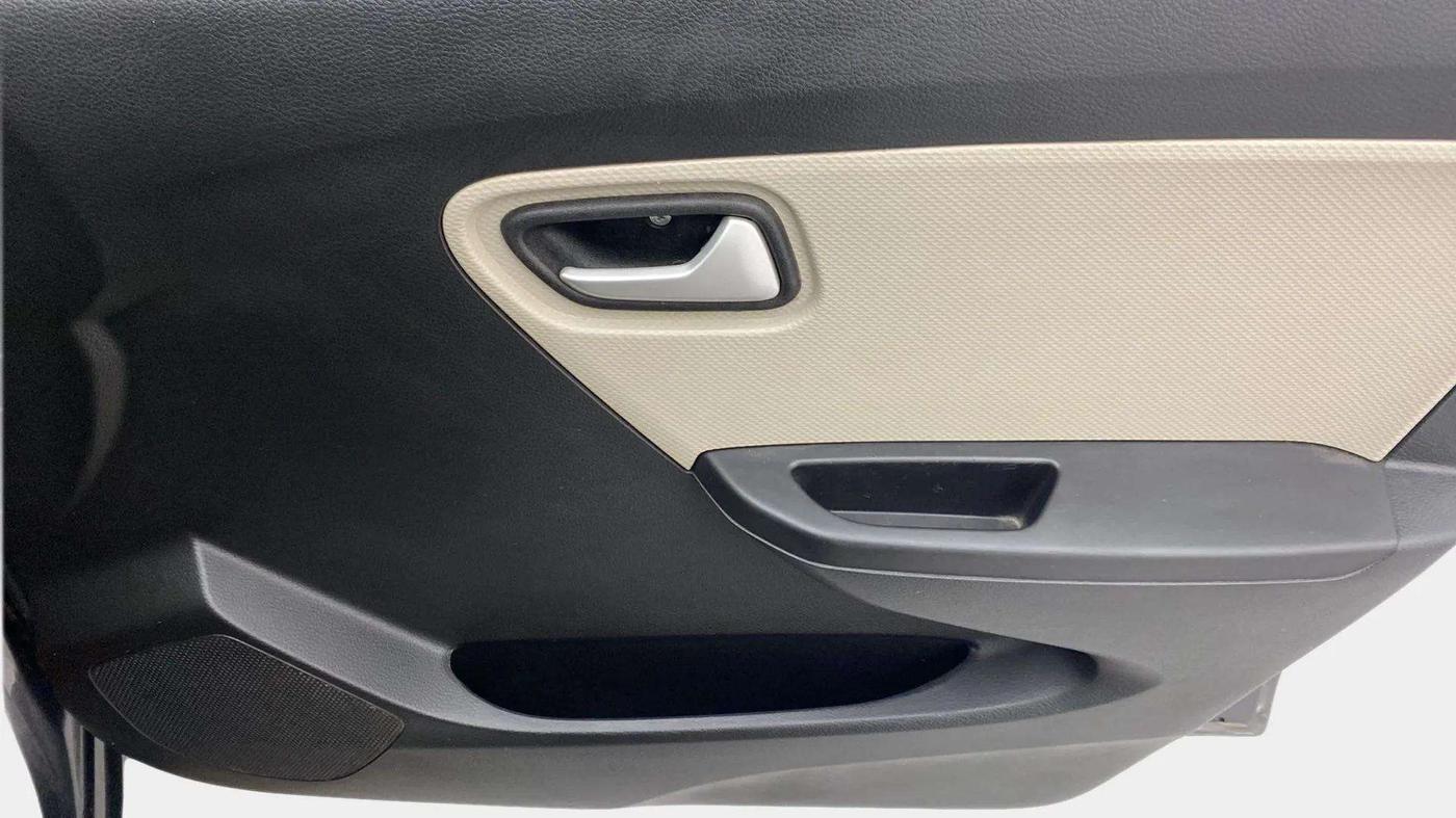 2022 Maruti Alto VXI PLUS, Petrol, Manual, 13,612 km, Driver Side Door Panels Control