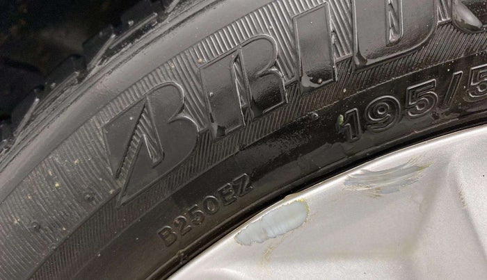 2017 Hyundai Elite i20 ASTA 1.2, Petrol, Manual, 23,306 km, Left front tyre - Minor crack