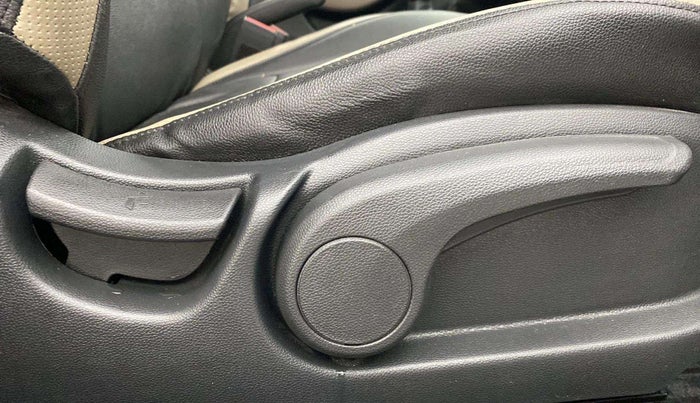 2017 Hyundai Elite i20 ASTA 1.2, Petrol, Manual, 23,306 km, Driver Side Adjustment Panel