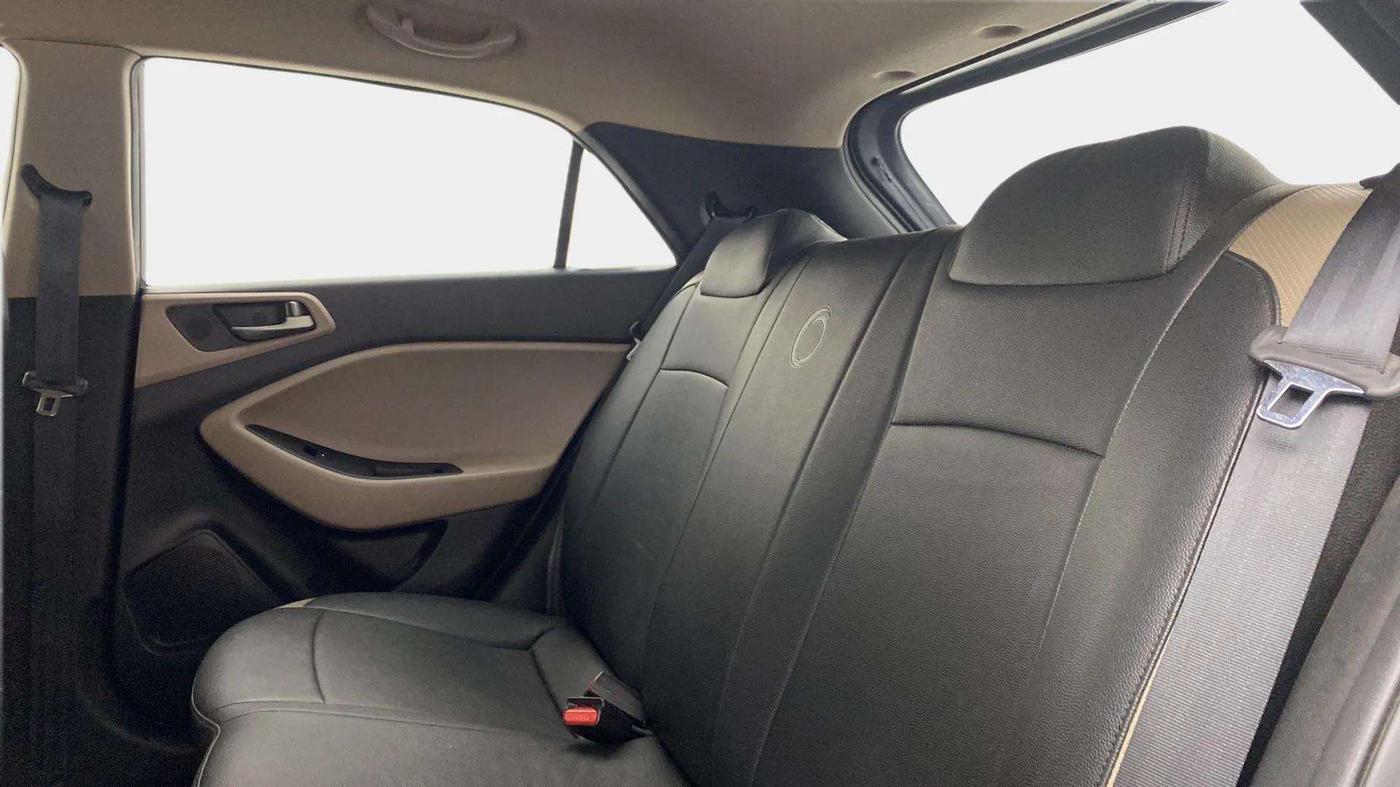 2017 Hyundai Elite i20 ASTA 1.2, Petrol, Manual, 23,306 km, Right Side Rear Door Cabin