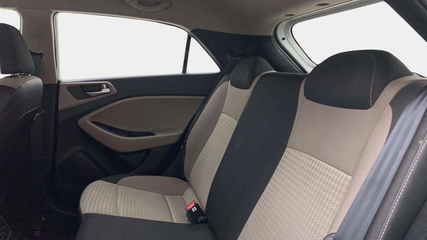 2019 Hyundai Elite i20 MAGNA PLUS 1.2, Petrol, Manual, 43,881 km, Right Side Rear Door Cabin