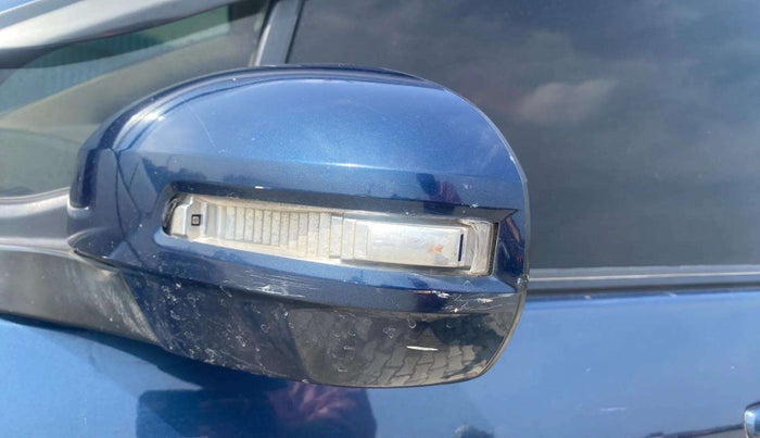 2016 Maruti Ertiga ZDI + SHVS, Diesel, Manual, 82,954 km, Left rear-view mirror - Indicator light has minor damage