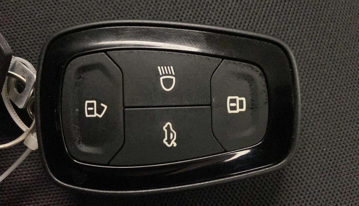 2024 Tata NEXON CREATIVE + SUNROOF 1.2 PETROL, Petrol, Manual, 17,994 km, Key Close Up