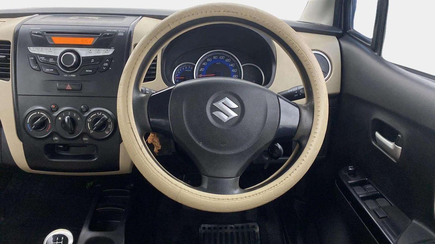 2017 Maruti Wagon R 1.0 VXI, Petrol, Manual, 76,201 km, Steering Wheel Close Up