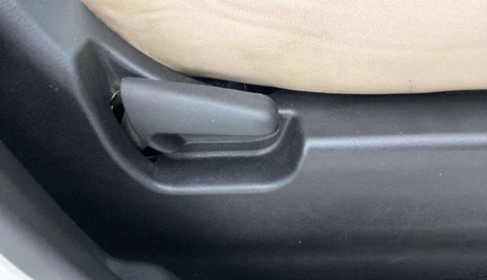 2017 Maruti Wagon R 1.0 VXI, Petrol, Manual, 76,201 km, Driver Side Adjustment Panel