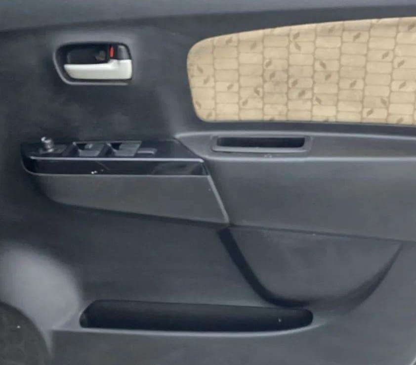 2017 Maruti Wagon R 1.0 VXI, Petrol, Manual, 76,201 km, Driver Side Door Panels Control