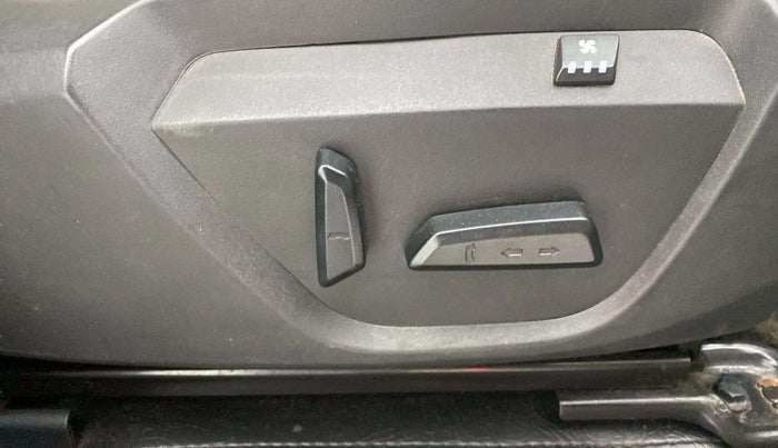 2022 Tata Harrier XZA PLUS JET 2.0L, Diesel, Automatic, 20,234 km, Driver Side Adjustment Panel