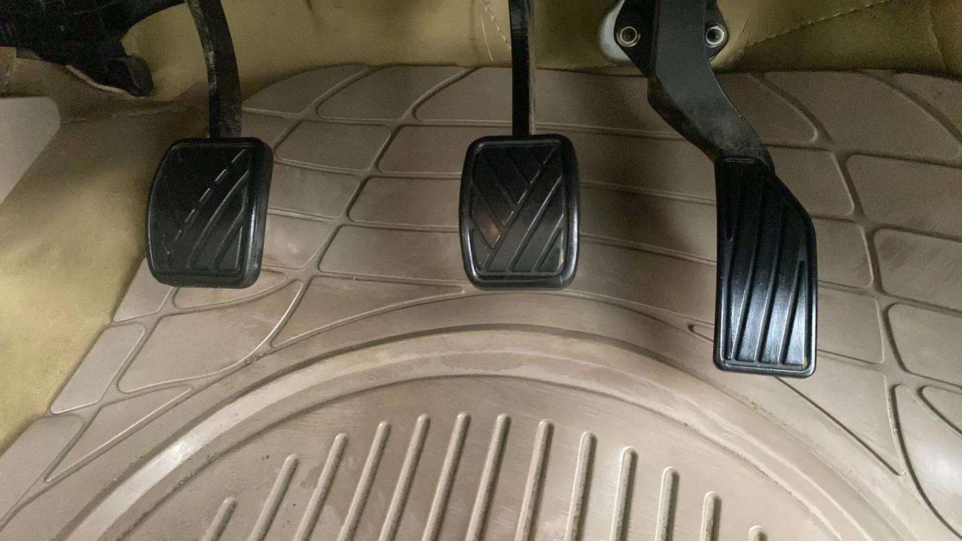 2017 Maruti Ciaz SIGMA 1.4 MT PETROL, Petrol, Manual, 28,472 km, Pedals