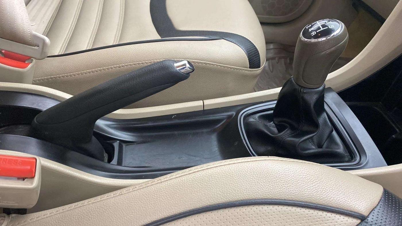2017 Maruti Ciaz SIGMA 1.4 MT PETROL, Petrol, Manual, 28,472 km, Gear Lever