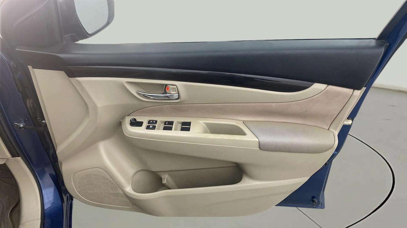 2017 Maruti Ciaz SIGMA 1.4 MT PETROL, Petrol, Manual, 28,472 km, Driver Side Door Panels Control