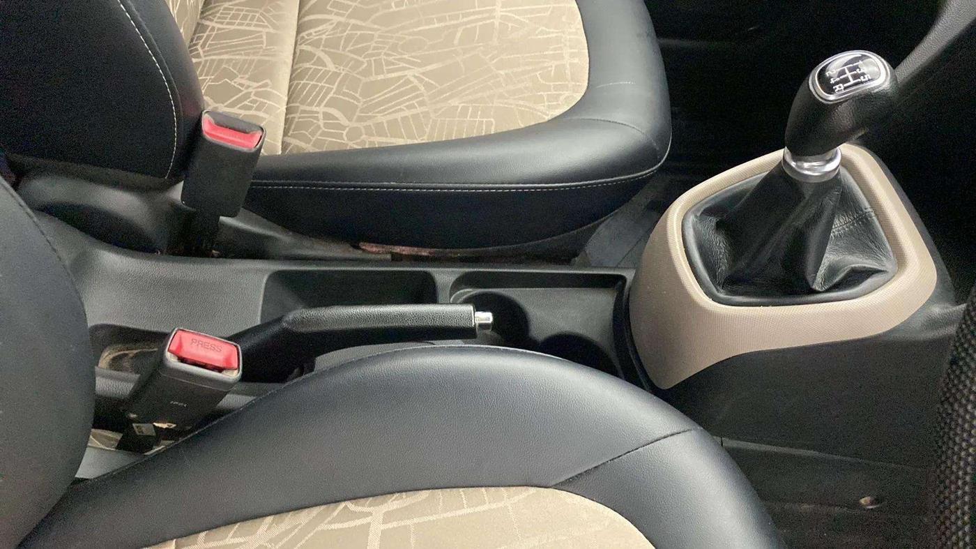 2018 Hyundai Grand i10 SPORTZ 1.2 KAPPA VTVT, Petrol, Manual, 86,900 km, Gear Lever