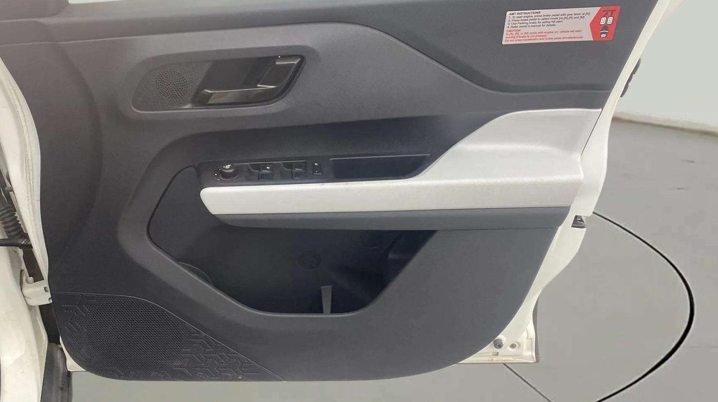 2023 Tata PUNCH ACCOMPLISHED AMT, Petrol, Automatic, 5,811 km, Driver Side Door Panels Control