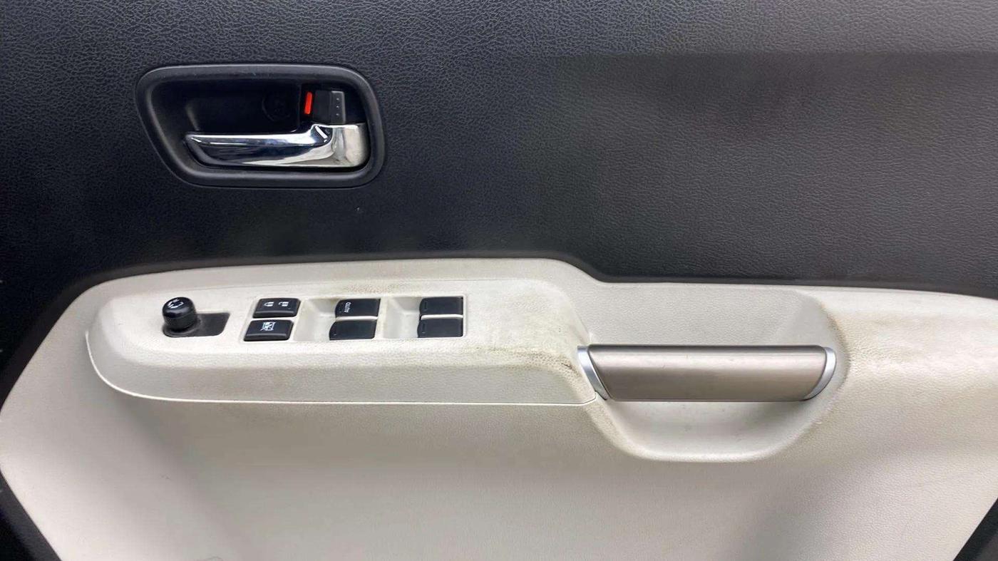 2018 Maruti IGNIS DELTA 1.2 AMT, Petrol, Automatic, 91,301 km, Driver Side Door Panels Control