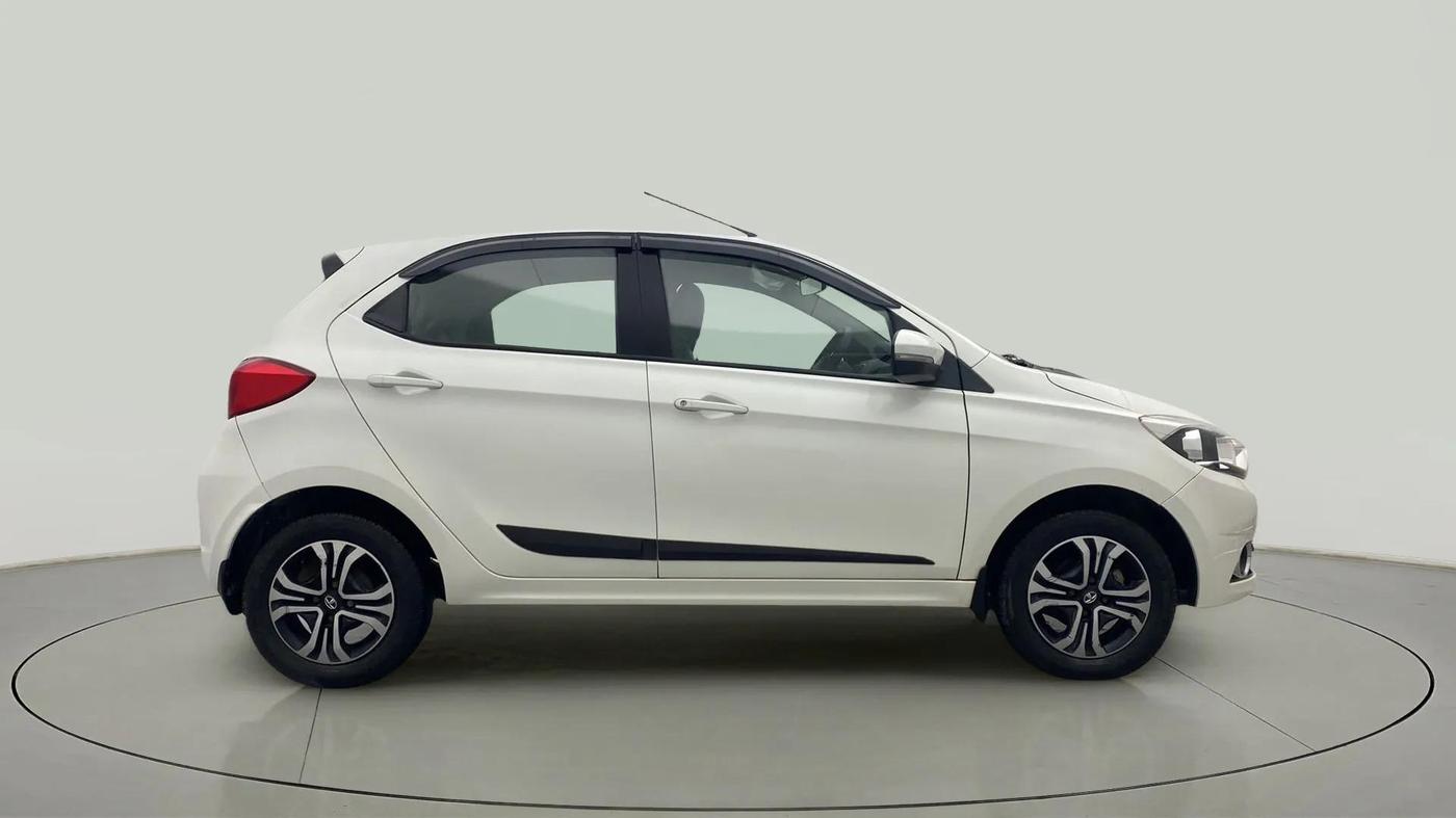 2018 Tata Tiago XZA PETROL, Petrol, Automatic, 17,486 km, Right Side View