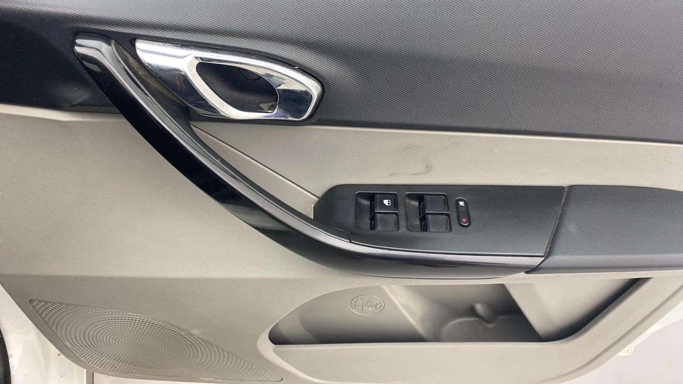 2018 Tata Tiago XZA PETROL, Petrol, Automatic, 17,486 km, Driver Side Door Panels Control
