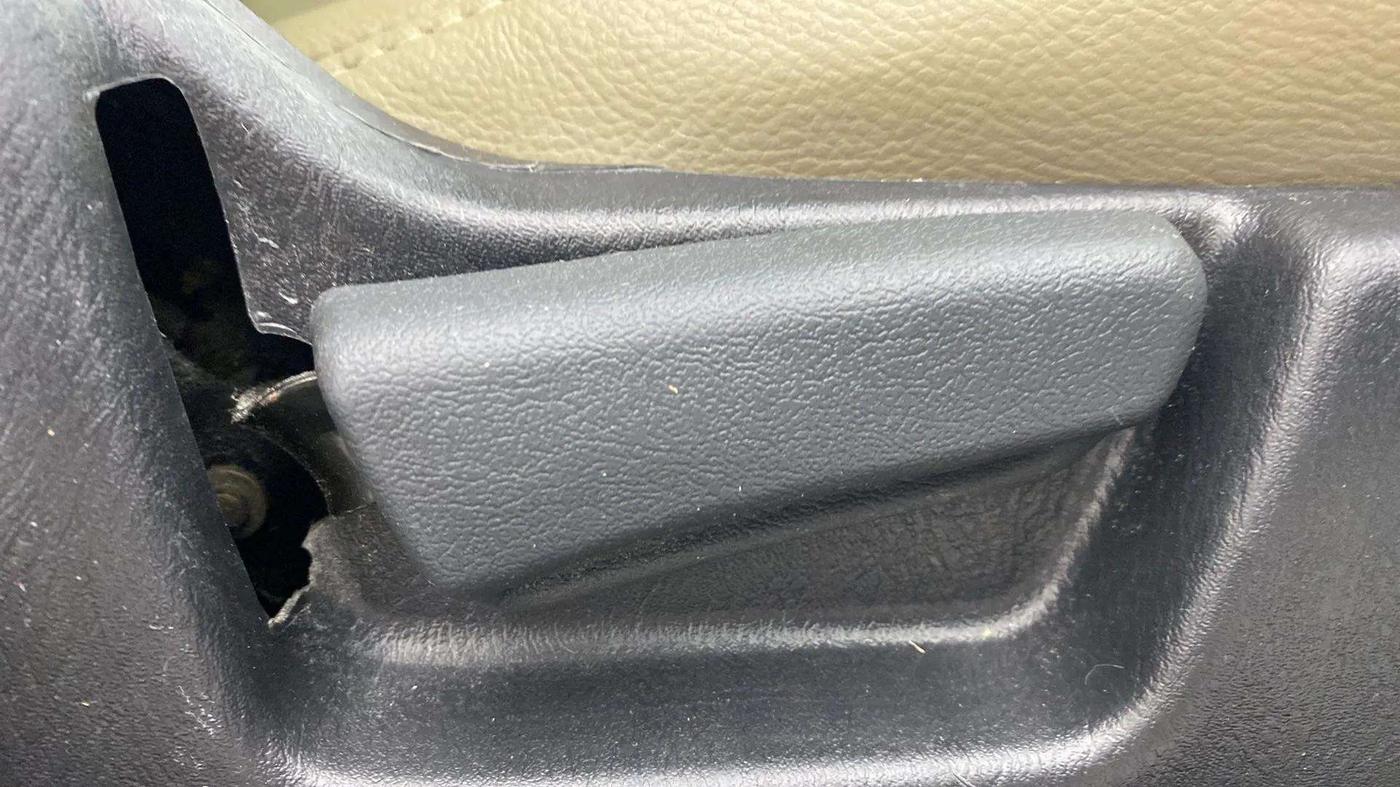 2015 Maruti Alto K10 VXI, Petrol, Manual, 38,351 km, Driver Side Adjustment Panel