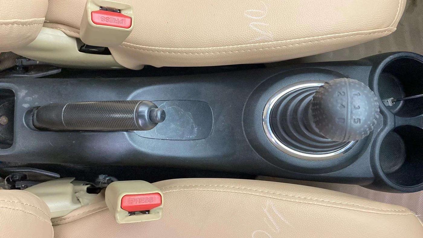 2015 Honda Brio S MT, Petrol, Manual, 75,180 km, Gear Lever