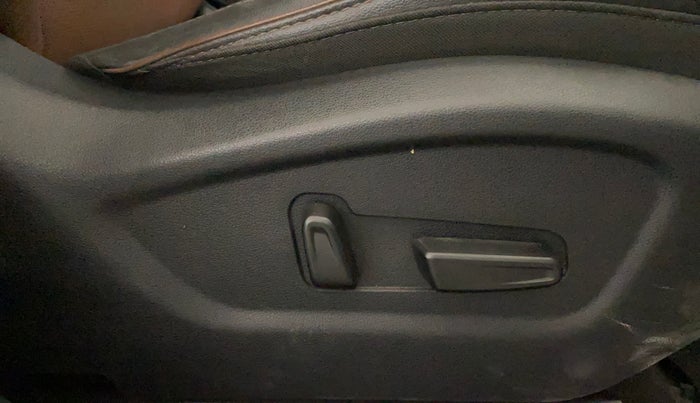 2023 Hyundai ALCAZAR PLATINUM 1.5 TURBO PETROL MT 7STR, Petrol, Manual, 2,045 km, Driver Side Adjustment Panel