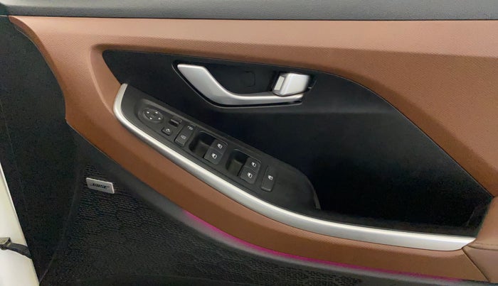 2023 Hyundai ALCAZAR PLATINUM 1.5 TURBO PETROL MT 7STR, Petrol, Manual, 2,045 km, Driver Side Door Panels Control