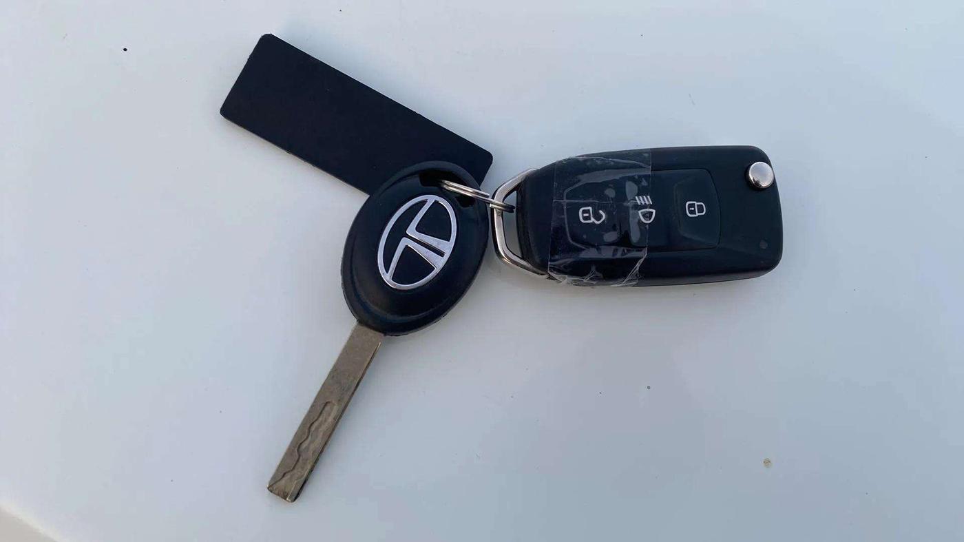 2022 Tata Tiago XT CNG, CNG, Manual, 27,857 km, Key Close Up