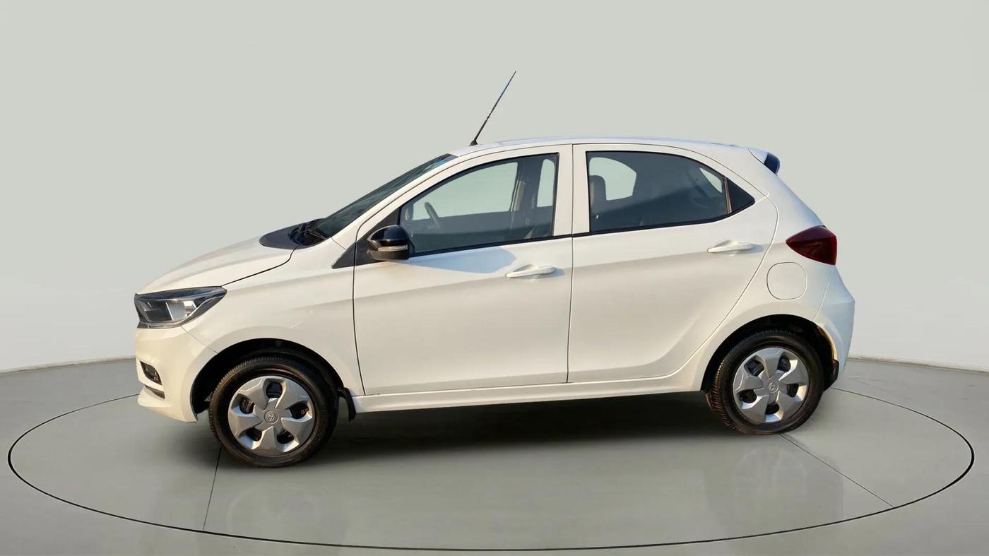 2022 Tata Tiago XT CNG, CNG, Manual, 27,857 km, Left Side
