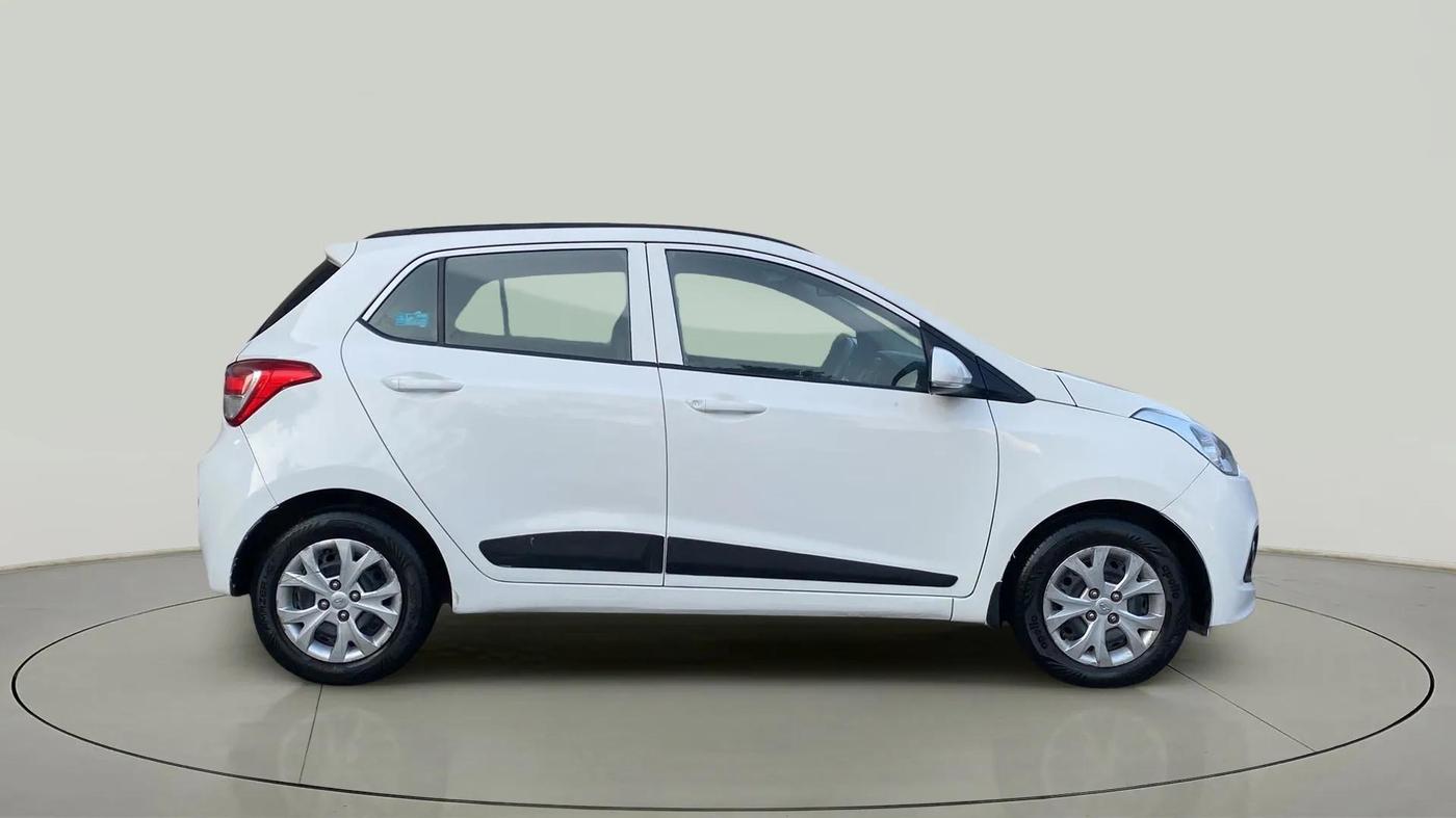 2016 Hyundai Grand i10 SPORTZ 1.2 KAPPA VTVT, Petrol, Manual, 75,791 km, Right Side View