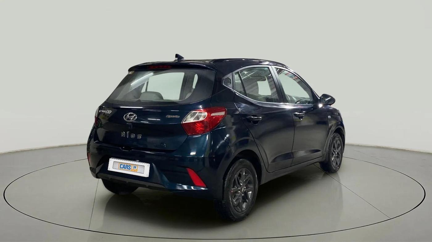 2021 Hyundai GRAND I10 NIOS SPORTZ AMT 1.2 KAPPA VTVT, Petrol, Automatic, 18,305 km, Right Back Diagonal