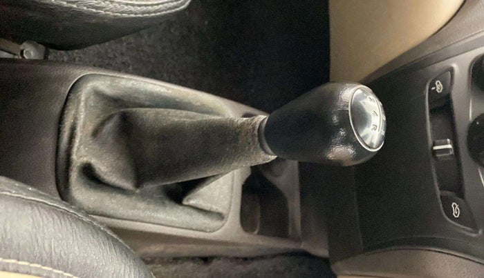 2015 Hyundai Eon D-LITE+, Petrol, Manual, 52,298 km, Gear lever - Boot cover slightly torn