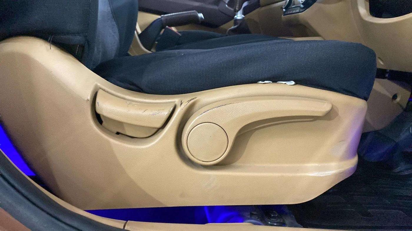 2017 Hyundai Creta SX PLUS 1.6 PETROL, Petrol, Manual, 71,892 km, Driver Side Adjustment Panel