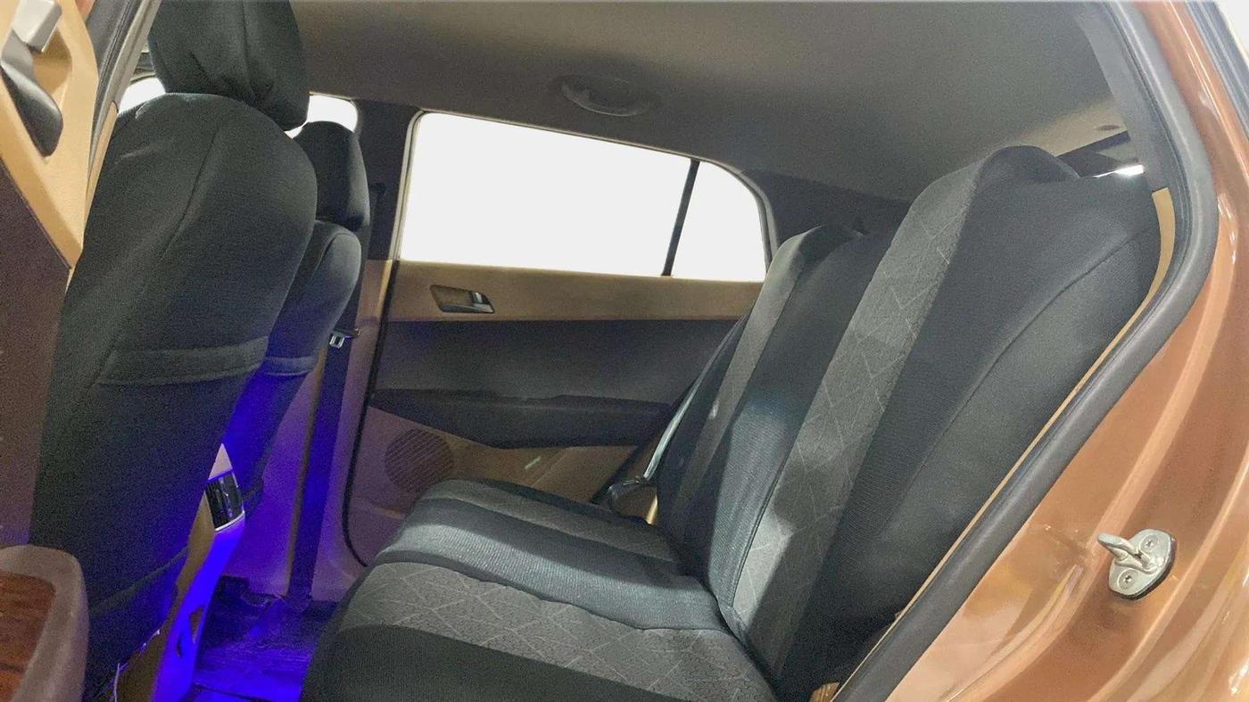 2017 Hyundai Creta SX PLUS 1.6 PETROL, Petrol, Manual, 71,892 km, Right Side Rear Door Cabin