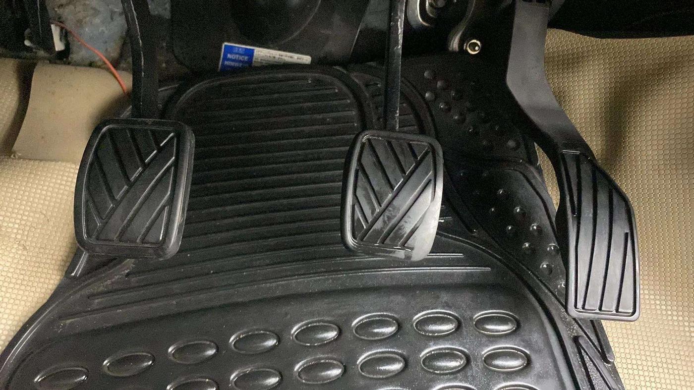 2014 Maruti Swift ZDI, Diesel, Manual, 79,406 km, Pedals