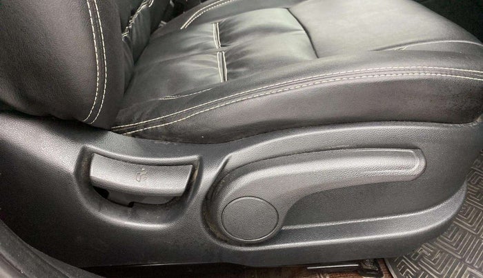2019 Hyundai Elite i20 SPORTZ PLUS 1.2 DUAL TONE, Petrol, Manual, 19,983 km, Driver Side Adjustment Panel