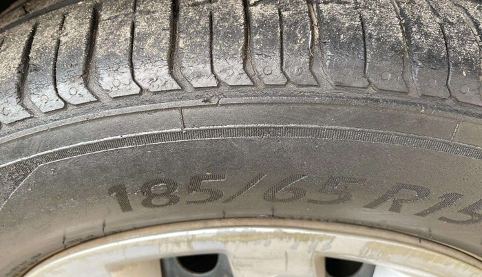 2018 Hyundai Verna 1.4 EX PETROL, Petrol, Manual, 60,009 km, Left front tyre - Minor crack
