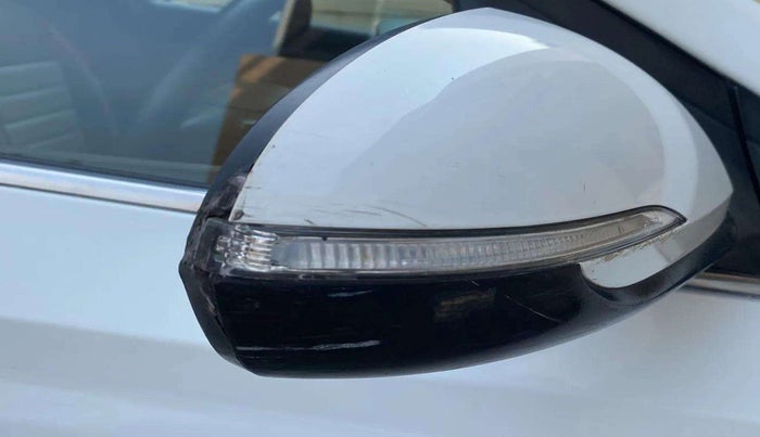 2018 Hyundai Verna 1.4 EX PETROL, Petrol, Manual, 60,009 km, Right rear-view mirror - Minor scratches