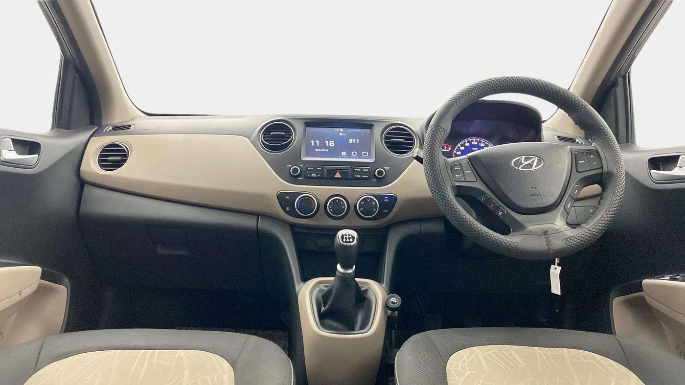 2017 Hyundai Grand i10 SPORTZ (O) 1.2 KAPPA VTVT, Petrol, Manual, 68,483 km, Dashboard