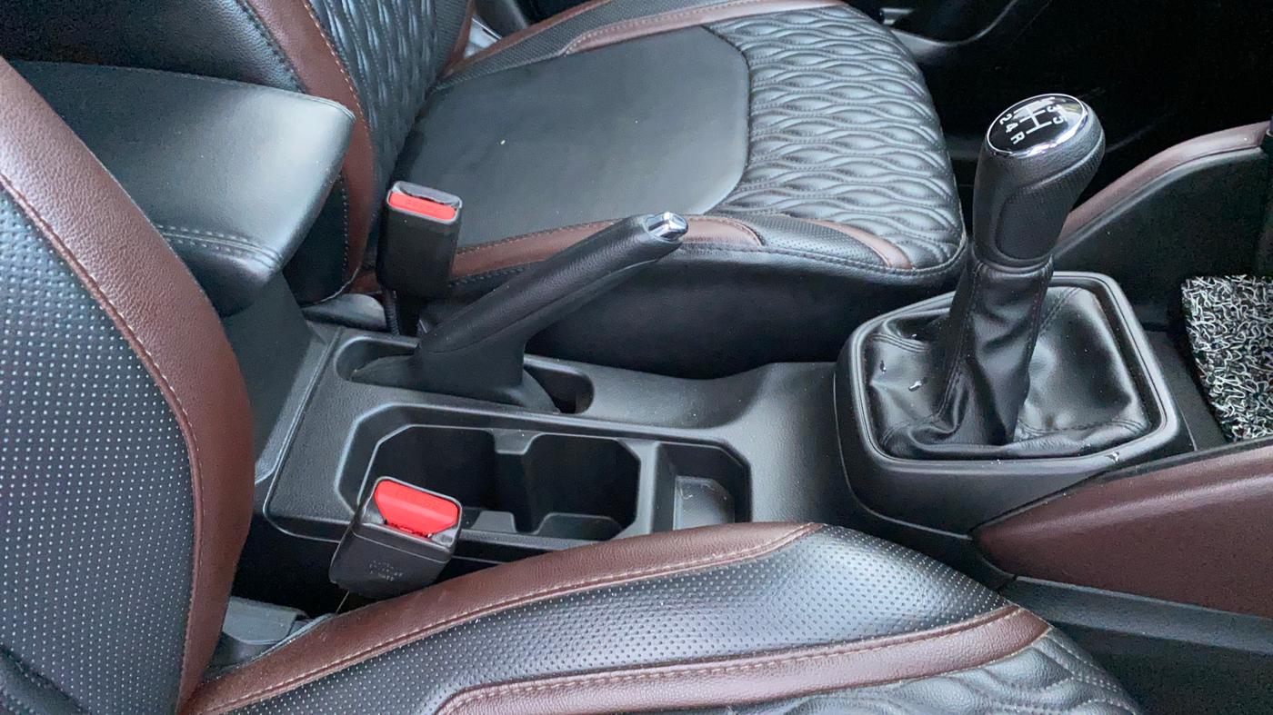 2023 Maruti Grand Vitara DELTA SMART HYBRID, Petrol, Manual, 13,745 km, Gear Lever