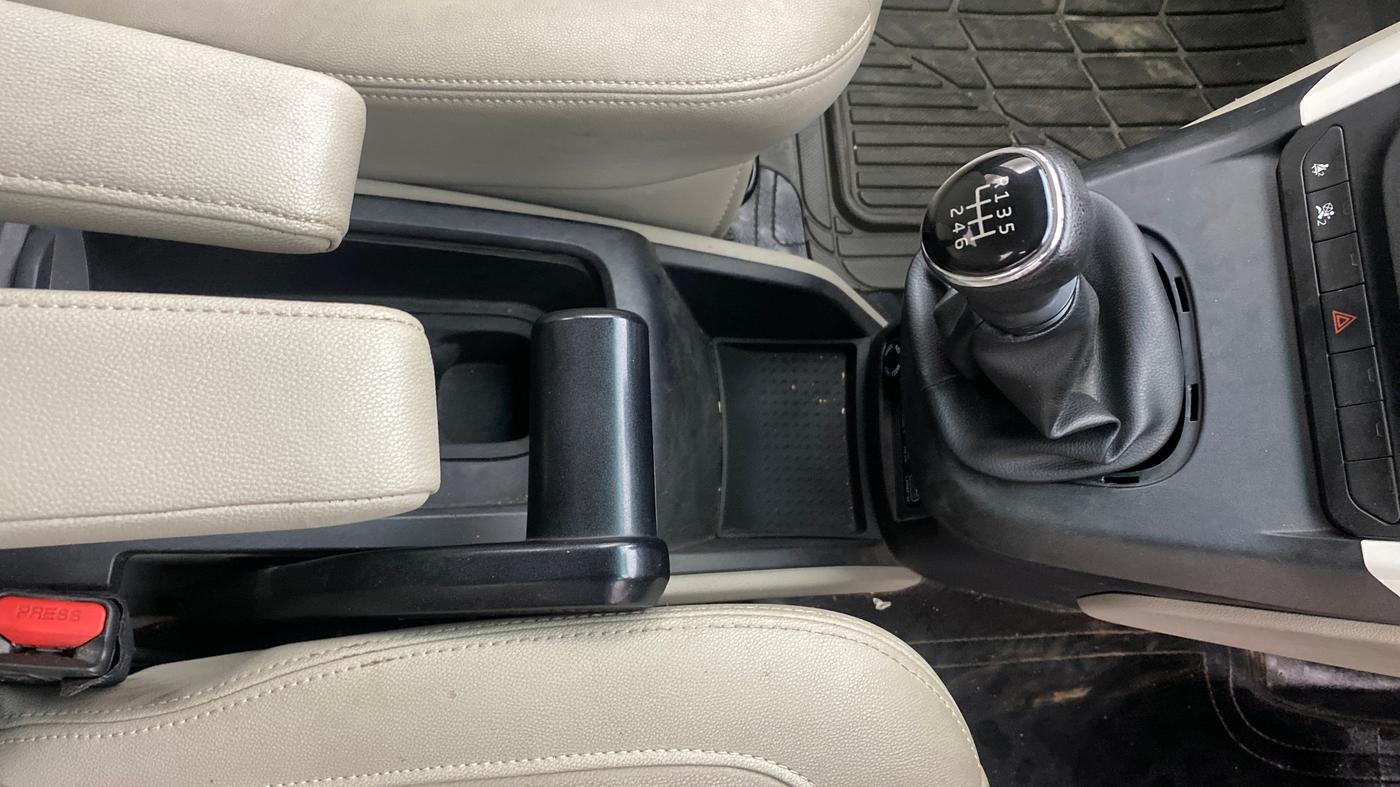 2018 Mahindra MARAZZO M8 7 STR, Diesel, Manual, 30,925 km, Gear Lever