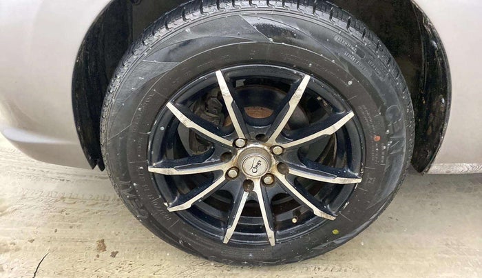 2019 Maruti Celerio VXI, Petrol, Manual, 71,455 km, Left front tyre - Minor crack