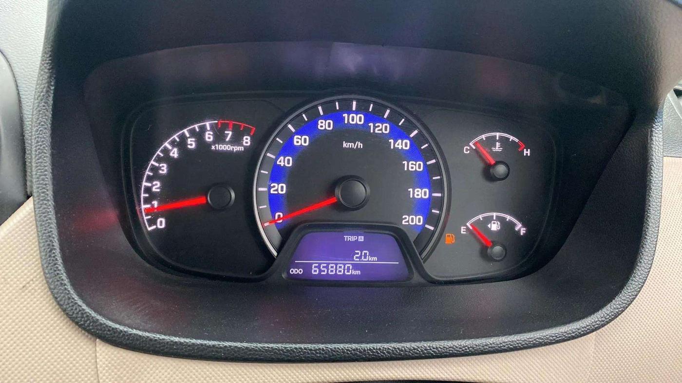 2015 Hyundai Xcent SX 1.2, CNG, Manual, 65,933 km, Odometer Image